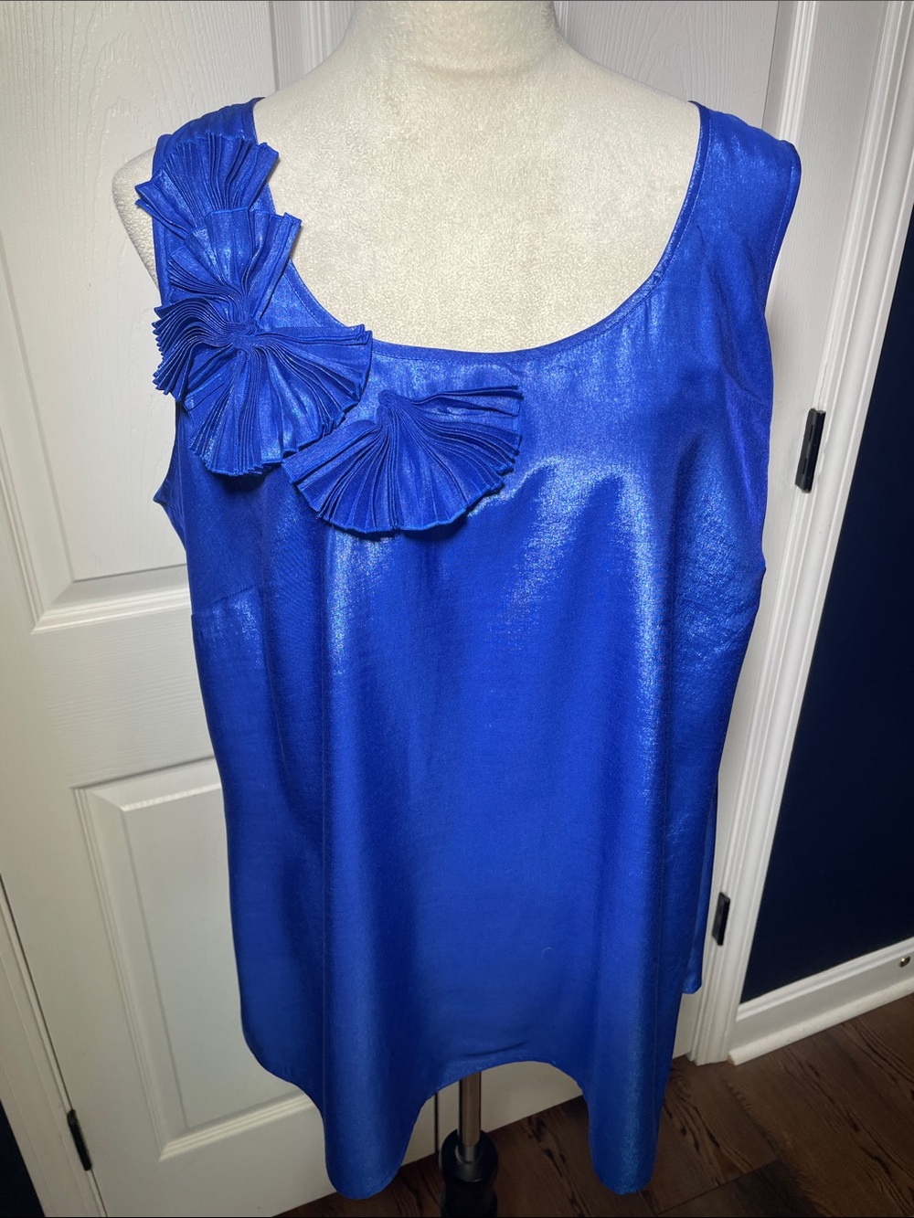 NWT Anne Klein Cobalt Blue Sleeveless Tank Pleated Rosette Accents Size 1X